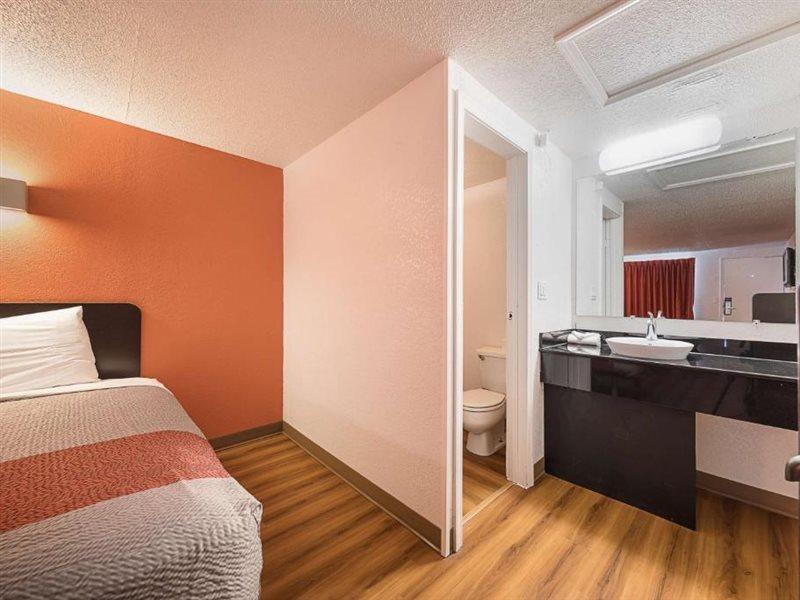 Motel 6-Hamburg, Ny Экстерьер фото