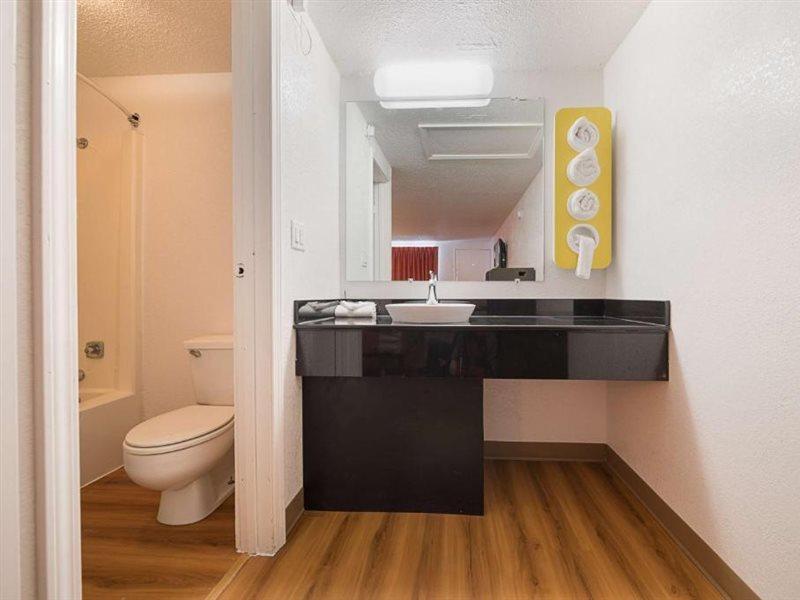 Motel 6-Hamburg, Ny Экстерьер фото