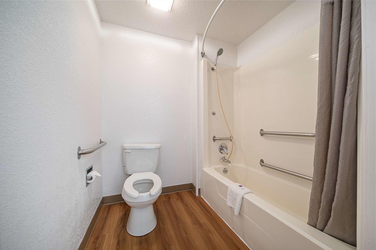 Motel 6-Hamburg, Ny Экстерьер фото